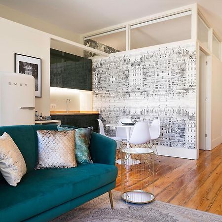 Historic Apartment At Cardosas With Balcony Porto Buitenkant foto