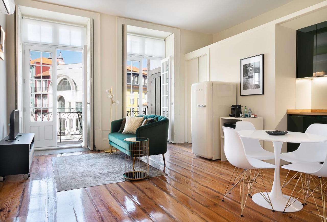 Historic Apartment At Cardosas With Balcony Porto Buitenkant foto