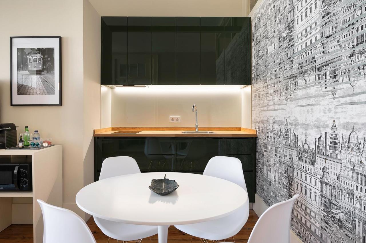 Historic Apartment At Cardosas With Balcony Porto Buitenkant foto