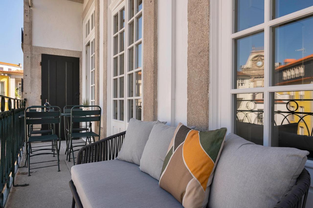 Historic Apartment At Cardosas With Balcony Porto Buitenkant foto