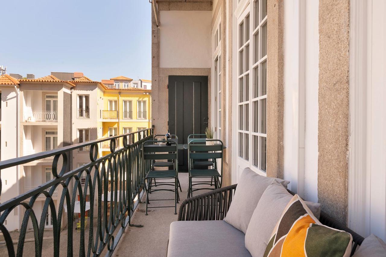 Historic Apartment At Cardosas With Balcony Porto Buitenkant foto