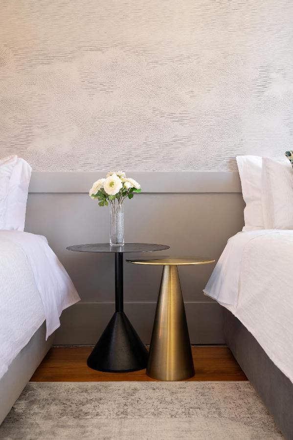 Historic Apartment At Cardosas With Balcony Porto Buitenkant foto